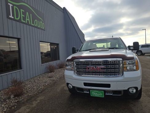 Used 2013 GMC Sierra 2500 Denali w/ Suspension Package, Off-Road image 3