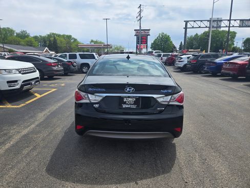 Used 2015 Hyundai Sonata Limited w/ Option Group 02 FWD image 11