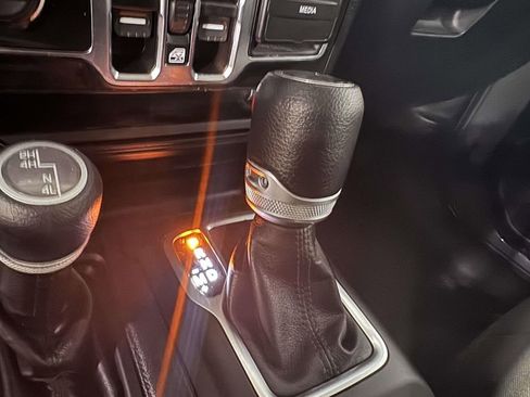 Used 2022 Jeep Wrangler Unlimited Sport AWD/4WD image 25