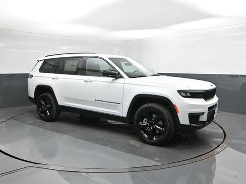 New 2025 Jeep Grand Cherokee L Limited w/ Black Appearance Package image 17