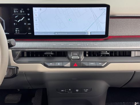 Used 2024 Kia EV9 Land image 24