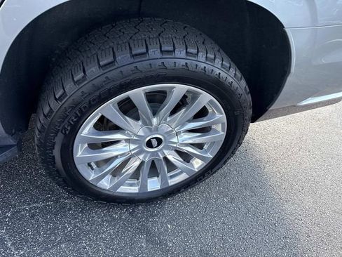 Used 2023 Cadillac Escalade Premium Luxury image 15