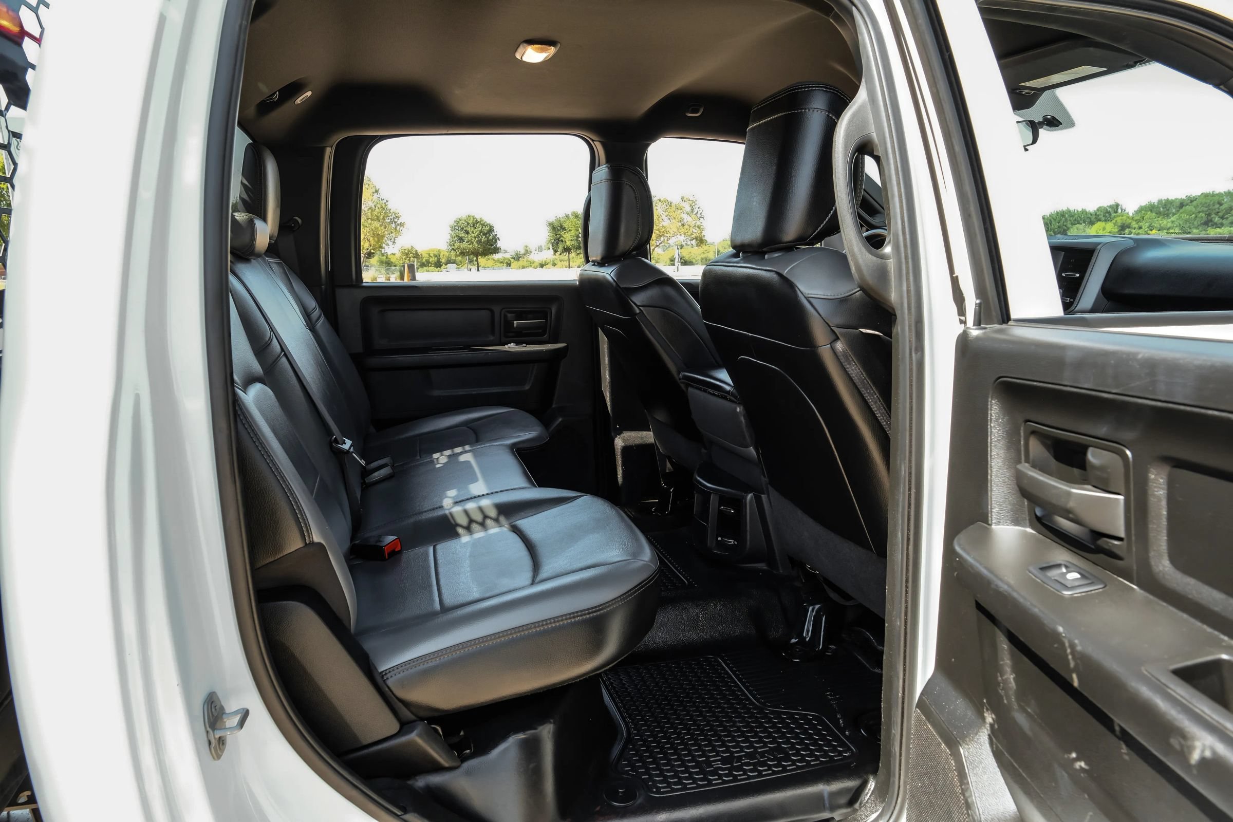 Used 2023 RAM 3500 Tradesman w/ Chrome Appearance Group AWD/4WD image 32