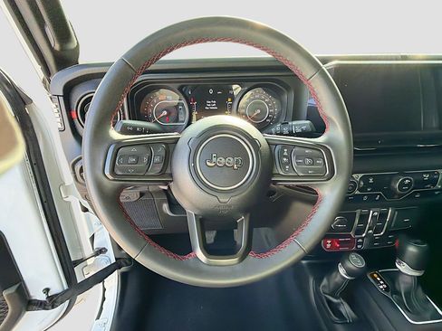 Used 2024 Jeep Wrangler Rubicon image 38