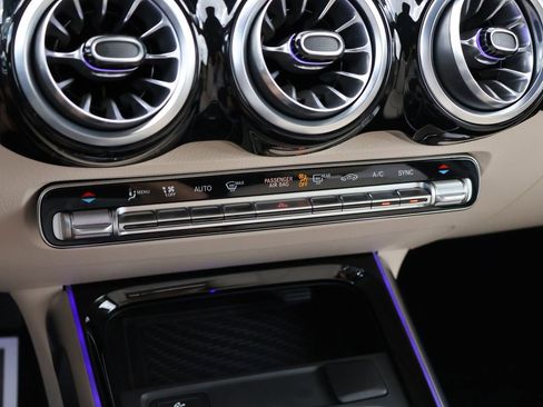 Used 2025 Mercedes-Benz GLB 250 4MATIC image 27