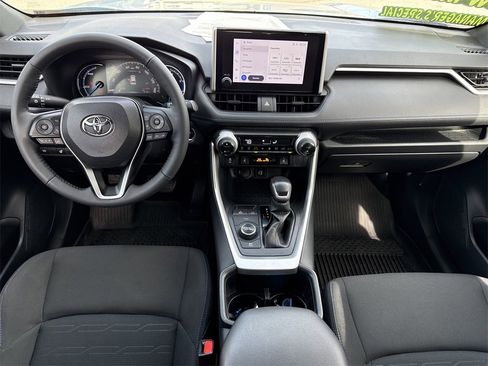 Used 2024 Toyota RAV4 SE image 18