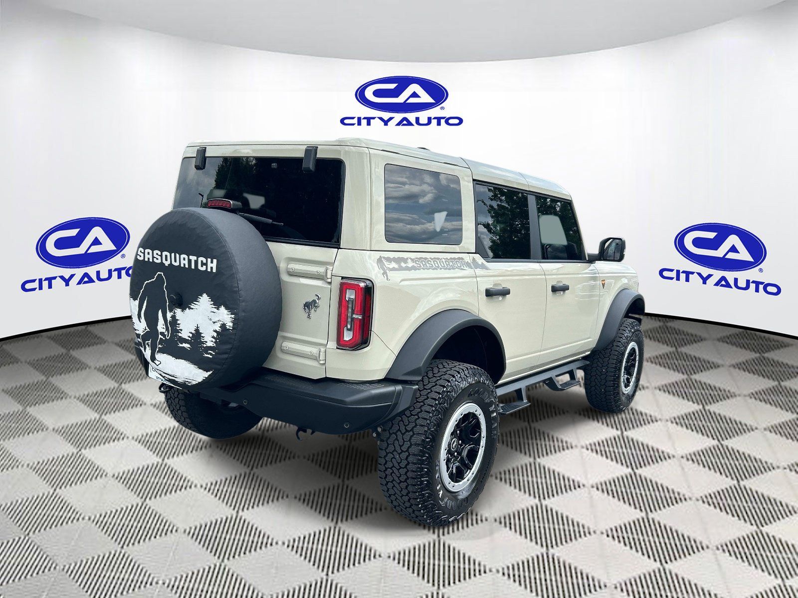 Used 2025 Ford Bronco Badlands AWD/4WD image 3
