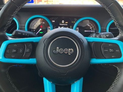 Used 2022 Jeep Wrangler Unlimited Sahara AWD/4WD image 18