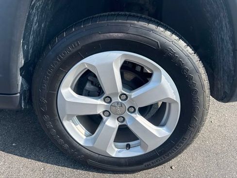 Used 2019 Jeep Compass Latitude AWD/4WD image 12