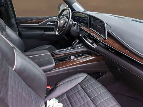 Certified 2023 Cadillac Escalade ESV Sport Platinum w/ LPO, ONYX Package image 33