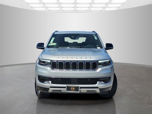 Used 2023 Jeep Wagoneer L Series II image 2