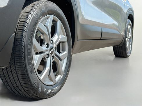 Used 2024 Kia Seltos LX AWD/4WD image 9
