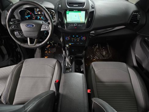 Used 2017 Ford Escape SE w/ Equipment Group 201A FWD image 4