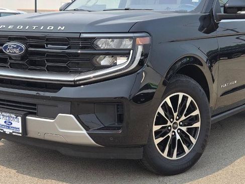 Certified 2025 Ford Expedition Platinum AWD/4WD image 3