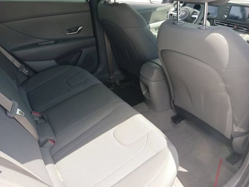 Used 2025 Hyundai Elantra SE FWD image 19