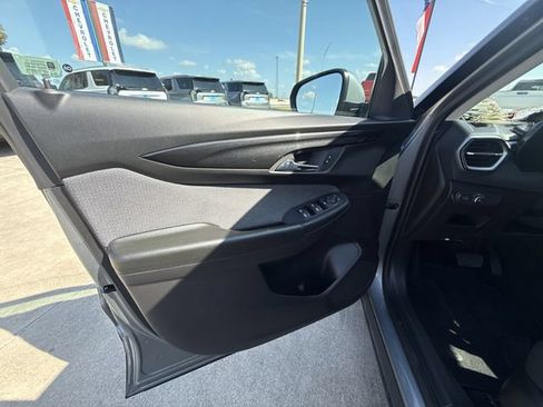 Used 2025 Chevrolet TrailBlazer LT FWD image 23