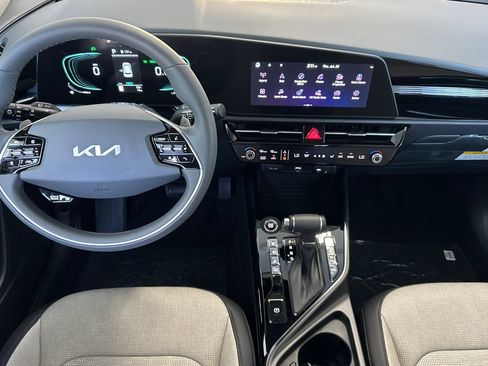 New 2026 Kia Niro FWD image 13