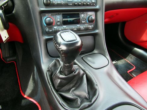 Used 2004 Chevrolet Corvette Z06 RWD image 17