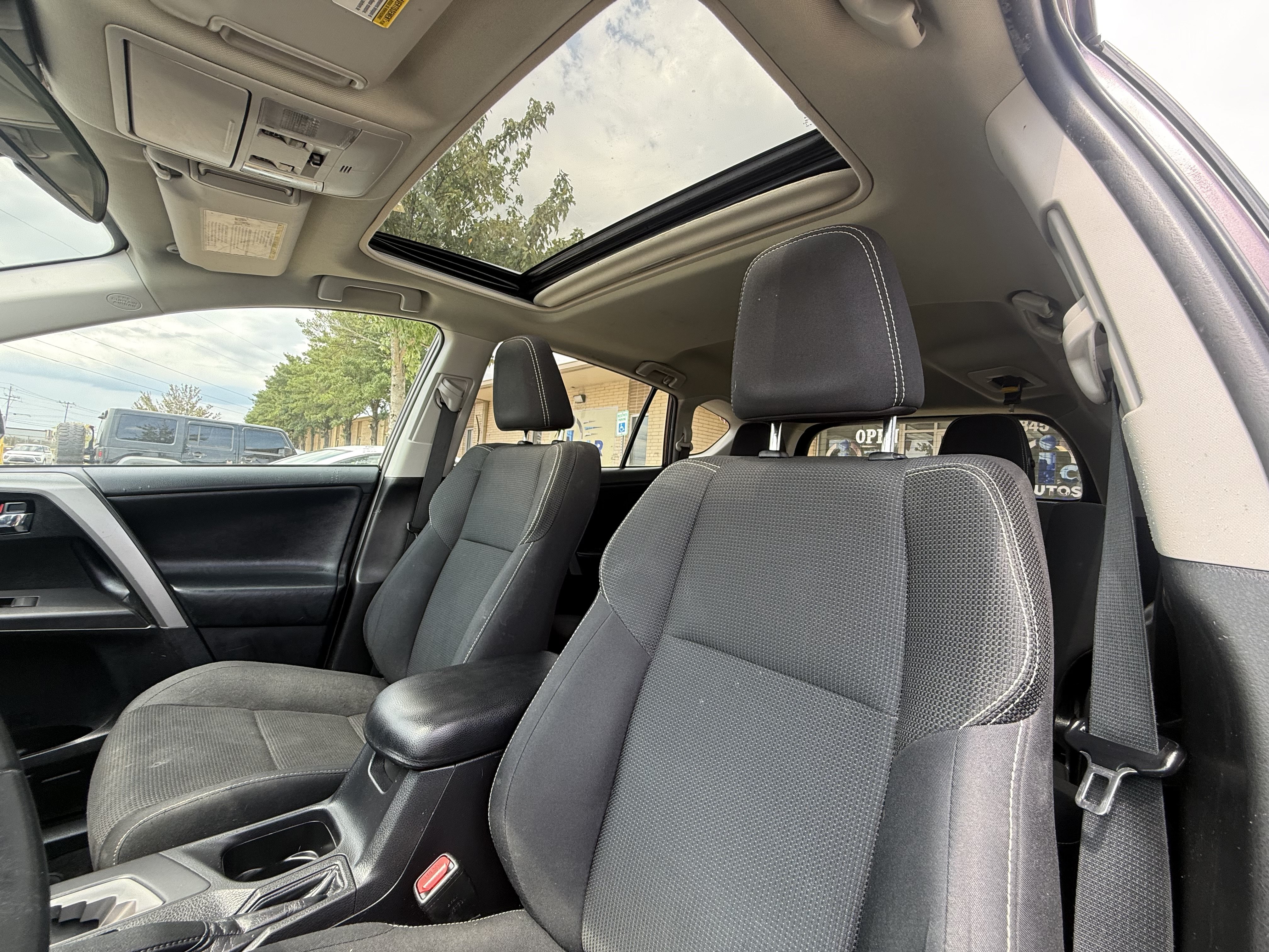 Used 2017 Toyota RAV4 XLE FWD image 15