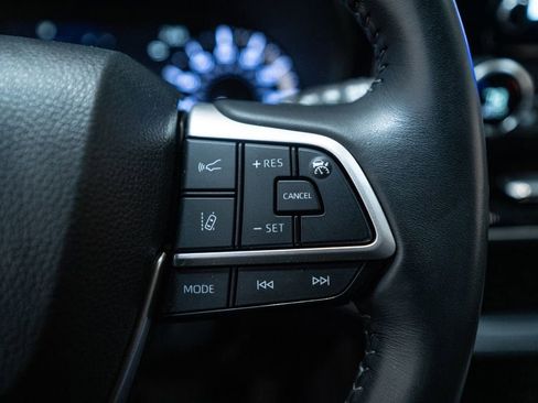 Used 2024 Toyota Highlander LE image 19