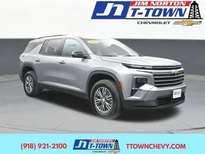 Used 2025 Chevrolet Traverse LT w/ Driver Confidence Package