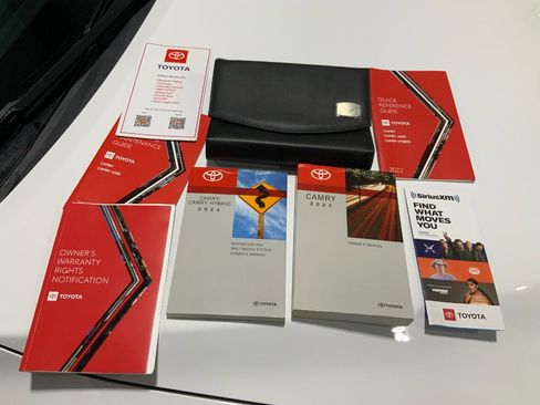 Used 2022 Toyota Camry SE image 11