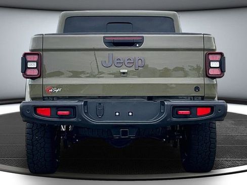 Used 2025 Jeep Gladiator Rubicon AWD/4WD image 5