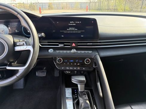 Used 2024 Hyundai Elantra Limited image 20