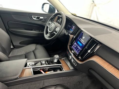 Used 2023 Volvo XC60 B5 Plus AWD/4WD image 25