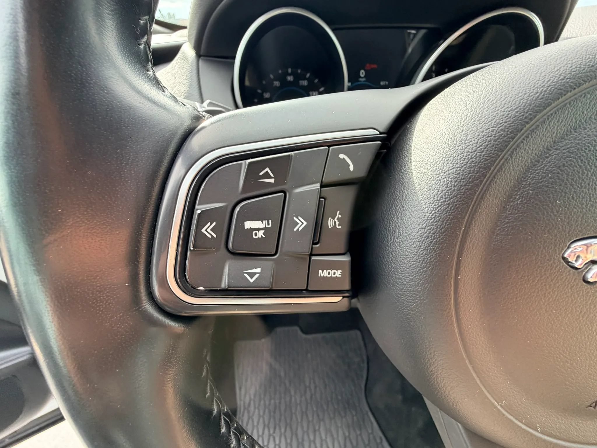 Used 2018 Jaguar F-PACE Premium AWD/4WD image 12