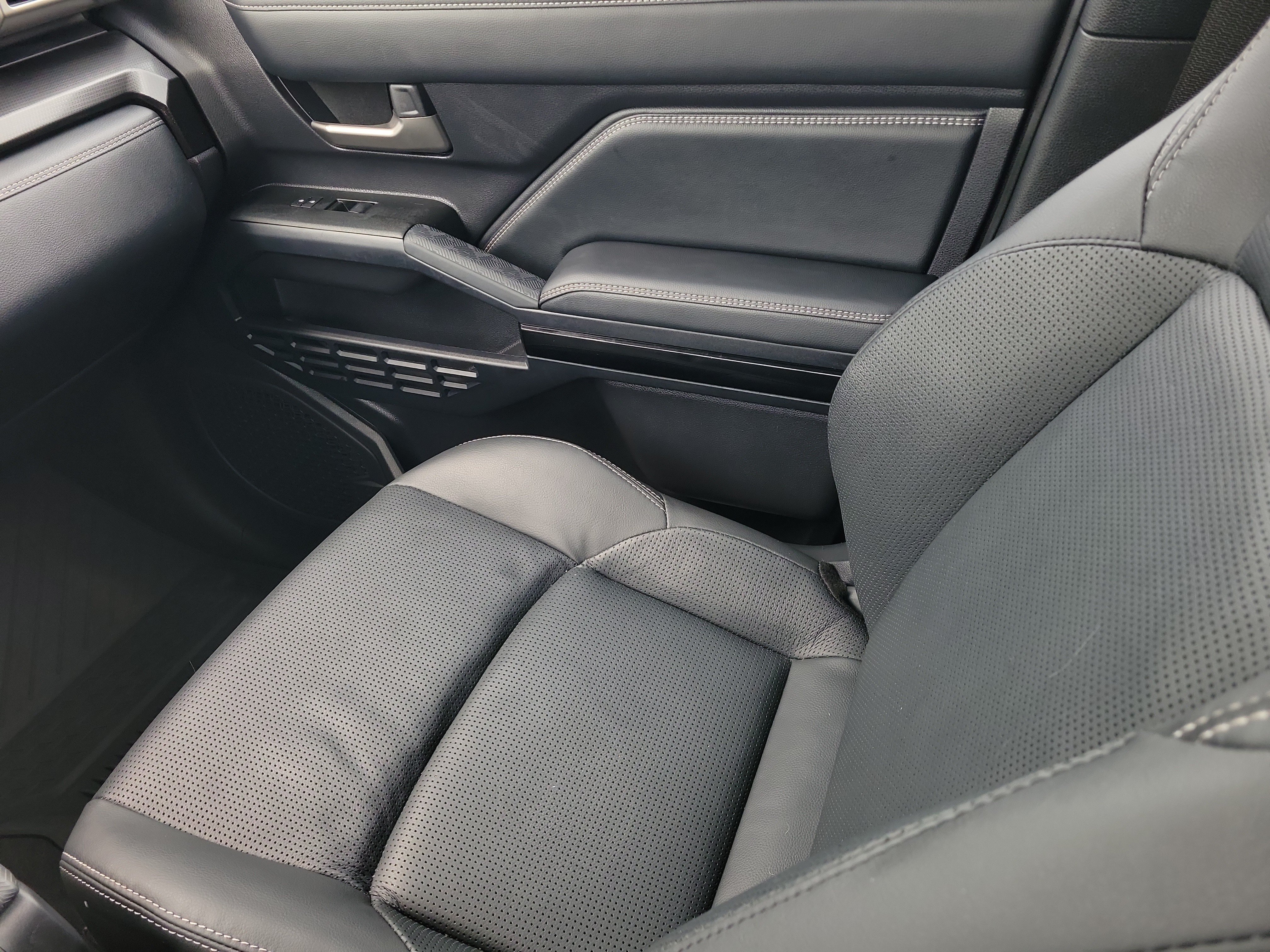 Used 2026 Toyota 4Runner Limited AWD/4WD image 18