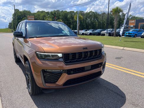 New 2026 Jeep Grand Cherokee Summit w/ Obsidian Package AWD/4WD image 12