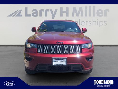 Used 2018 Jeep Grand Cherokee Altitude AWD/4WD image 8