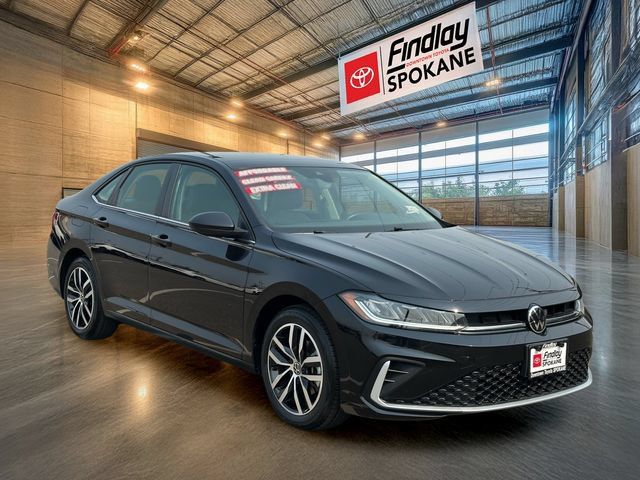 Used 2025 Volkswagen Jetta SE FWD image 2