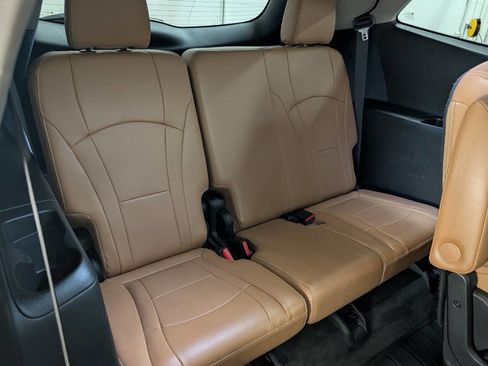 Used 2018 Buick Enclave Premium w/ Experience Buick Package AWD/4WD image 23