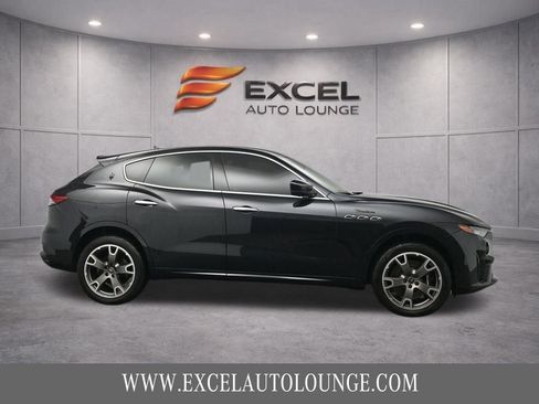 Used 2023 Maserati Levante Modena image 10
