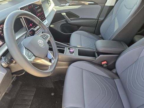 New 2026 Volkswagen Tiguan SE image 10