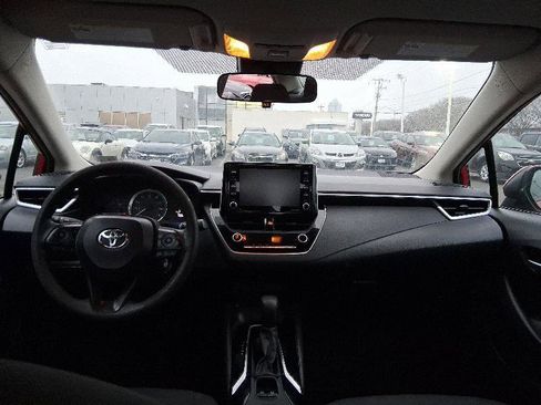 Used 2021 Toyota Corolla LE image 25