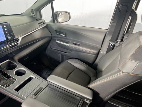 Used 2022 Toyota Sienna XSE w/ XSE Plus Package image 24