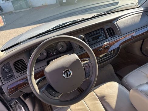 Used 2010 Mercury Grand Marquis LS image 9