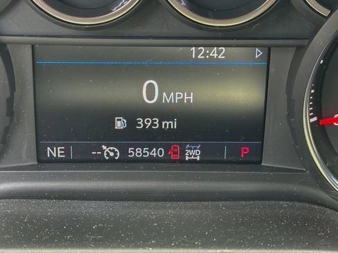 Used 2022 Chevrolet Silverado 1500 LT AWD/4WD image 4