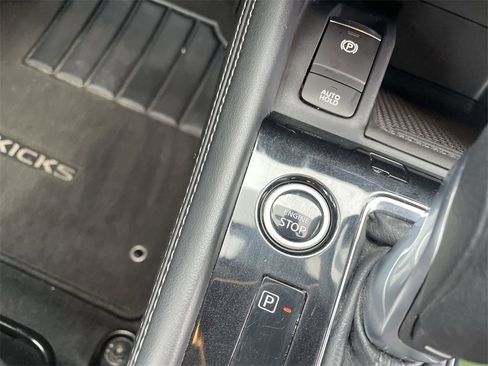 Used 2021 Nissan Kicks SV image 24