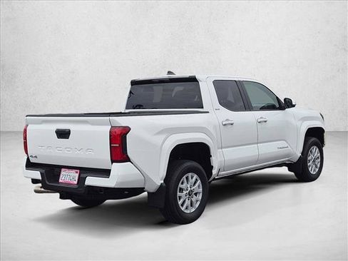Used 2025 Toyota Tacoma SR5 AWD/4WD image 5