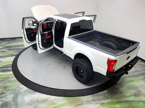 Used 2017 Ford F250 Lariat w/ Lariat Ultimate Package AWD/4WD image 37