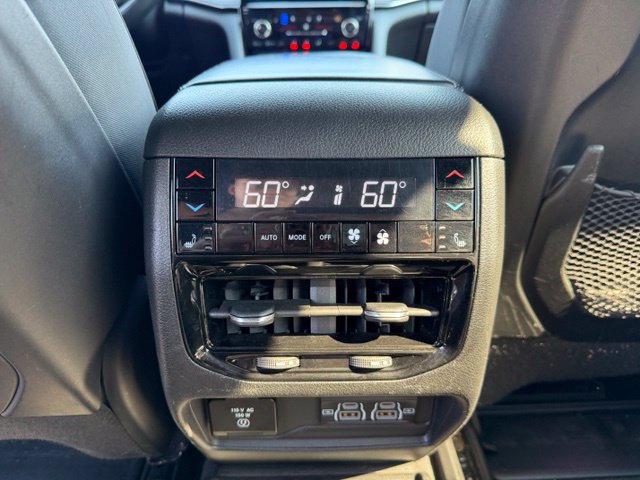 Used 2021 Jeep Grand Cherokee L Overland w/ Luxury Tech Group IV RWD image 28