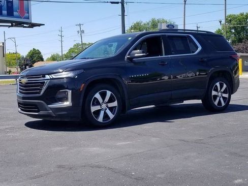 Used 2023 Chevrolet Traverse LT w/ LT Premium Package AWD/4WD image 3