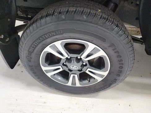 Used 2017 Toyota Tacoma TRD Sport image 13