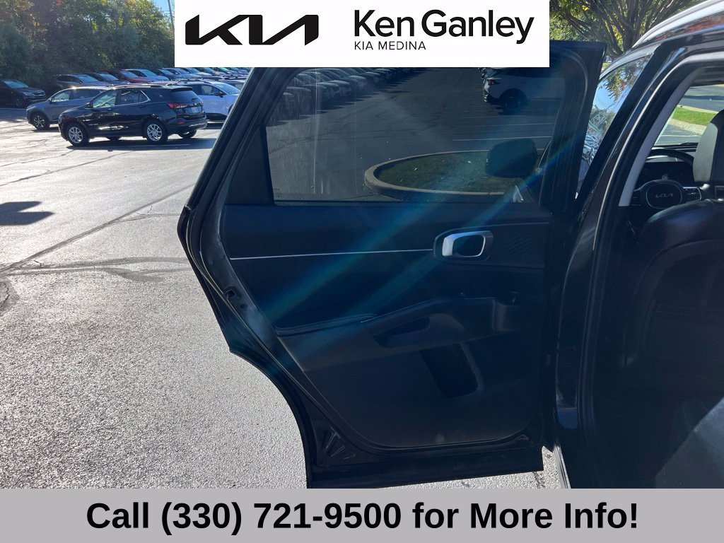 Certified 2024 Kia Sorento S w/ Panoramic Sunroof Package AWD/4WD image 44