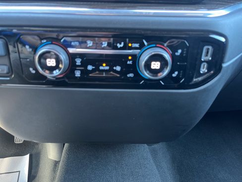 Used 2022 Chevrolet Silverado 1500 LT AWD/4WD image 27