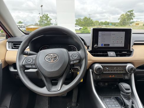 Used 2023 Toyota RAV4 LE AWD/4WD image 10